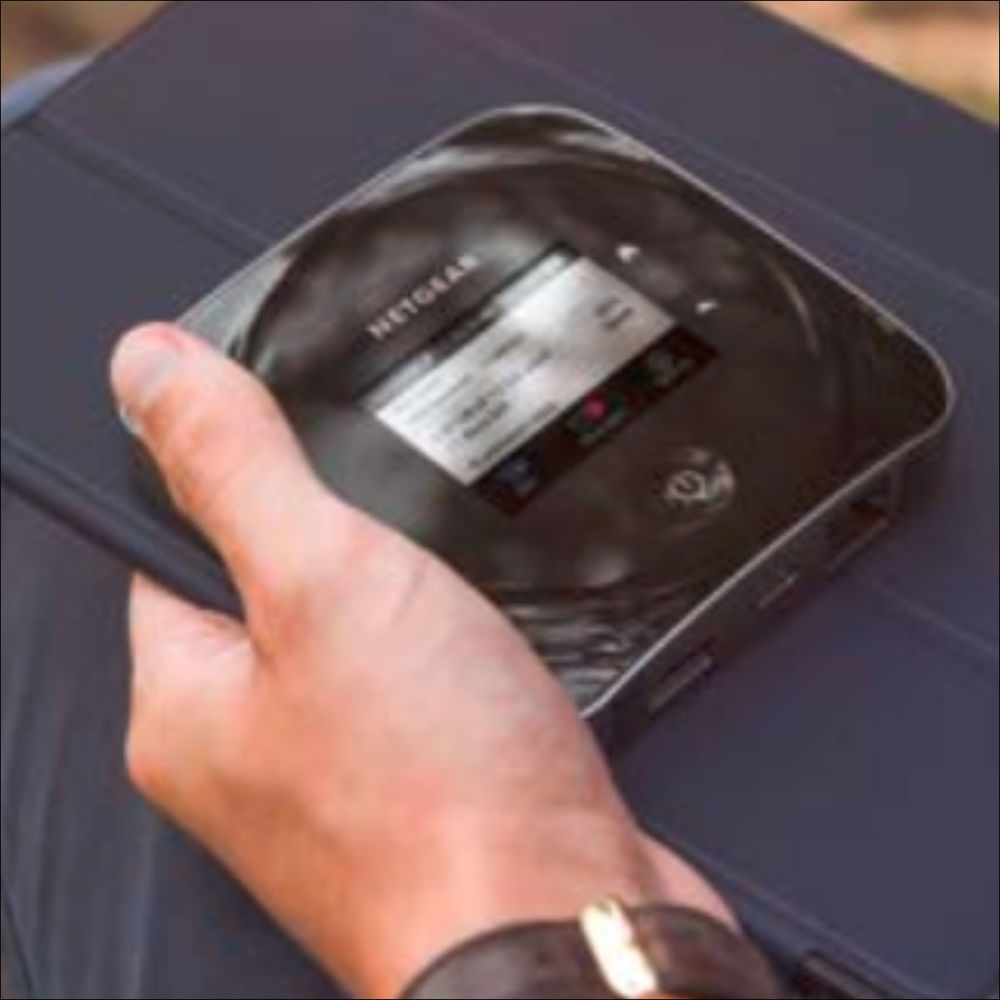 M1 Mobile Router (MR1100)